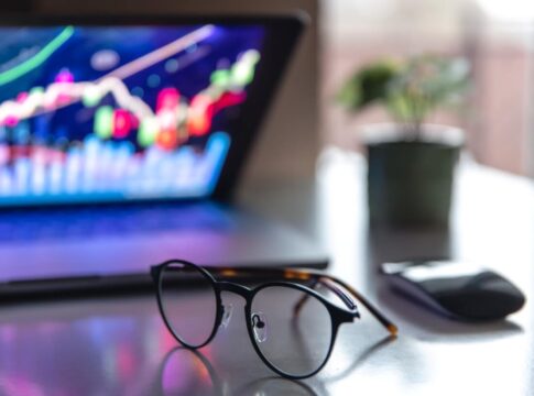 Čo je broker a čo zvážiť pri výbere brokera?