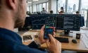 Ako nakupovať akcie cez mobil: Kompletný sprievodca pre začiatočníkov