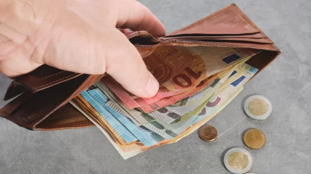 Investovanie malých súm. Zdroj: freepik.com Investovanie malých súm